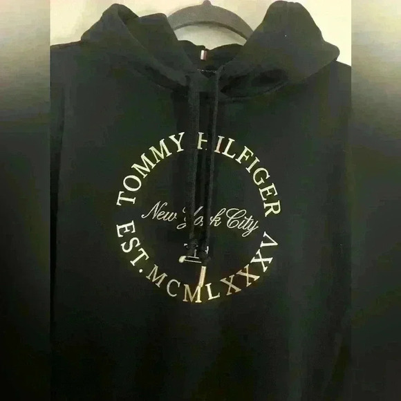 Tommy Hilfiger Metallic NYC Circle Logo Hoodie. Size Medium - Picture 2 of 5